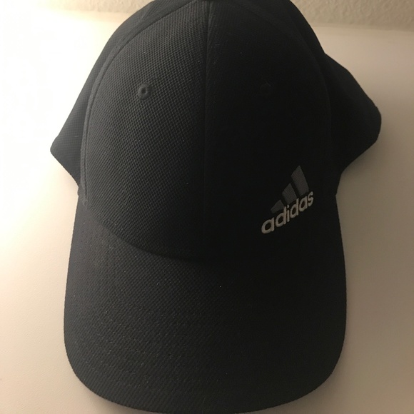 Adidas hat - Picture 1 of 3